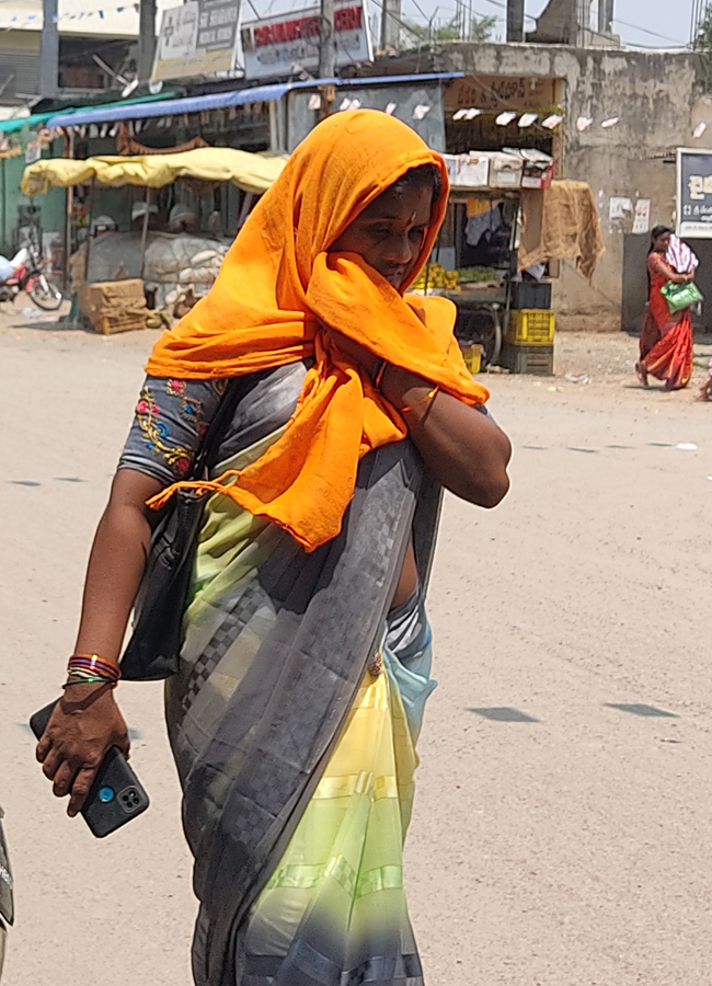 Heavy Heat Waves in Telugu States Photos