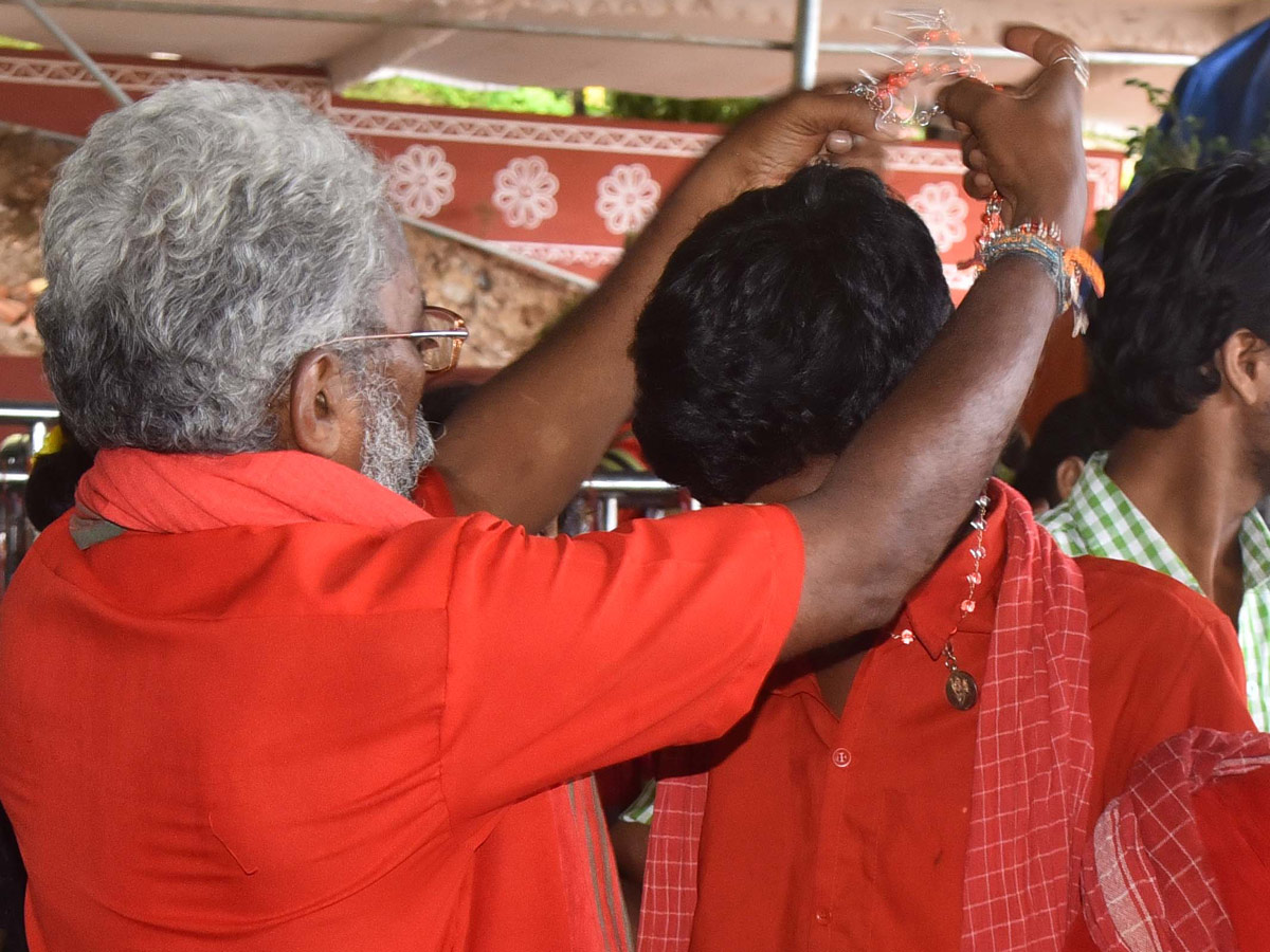 Dasara Festival Celebration At Indrakeeladri in Vijayawada - Sakshi