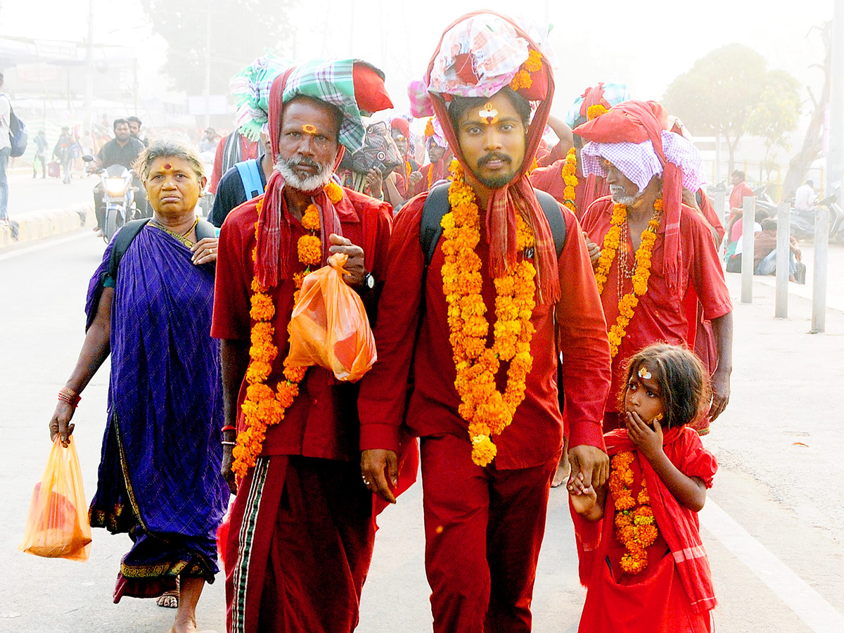 Bhavani Deeksha Maladharana begins in Vijayawada Photo Gallery - Sakshi