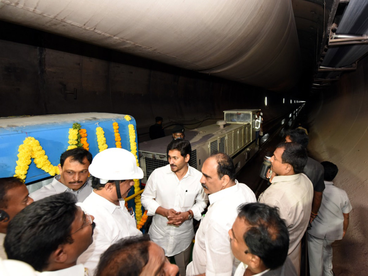 CM Jagan Inspects Veligonda Project at Prakasam Photo Gallery - Sakshi