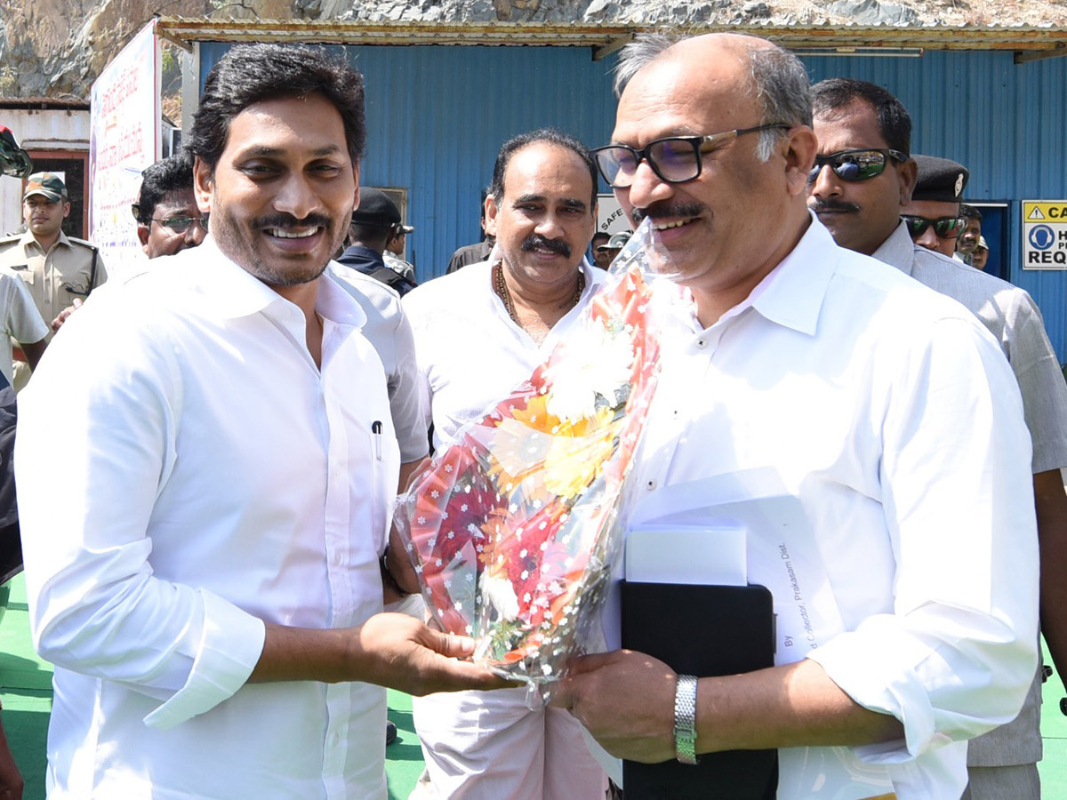 CM Jagan Inspects Veligonda Project at Prakasam Photo Gallery - Sakshi