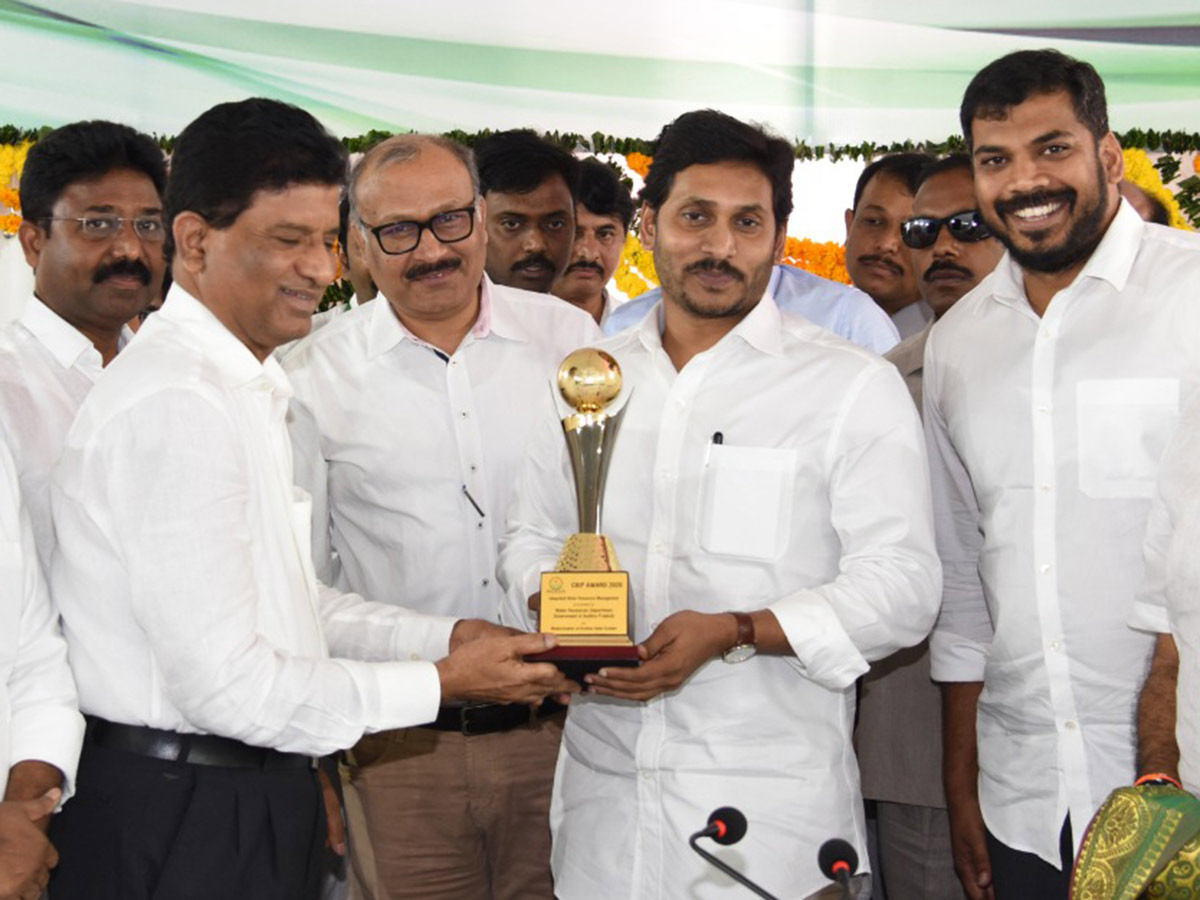 CM Jagan Inspects Veligonda Project at Prakasam Photo Gallery - Sakshi