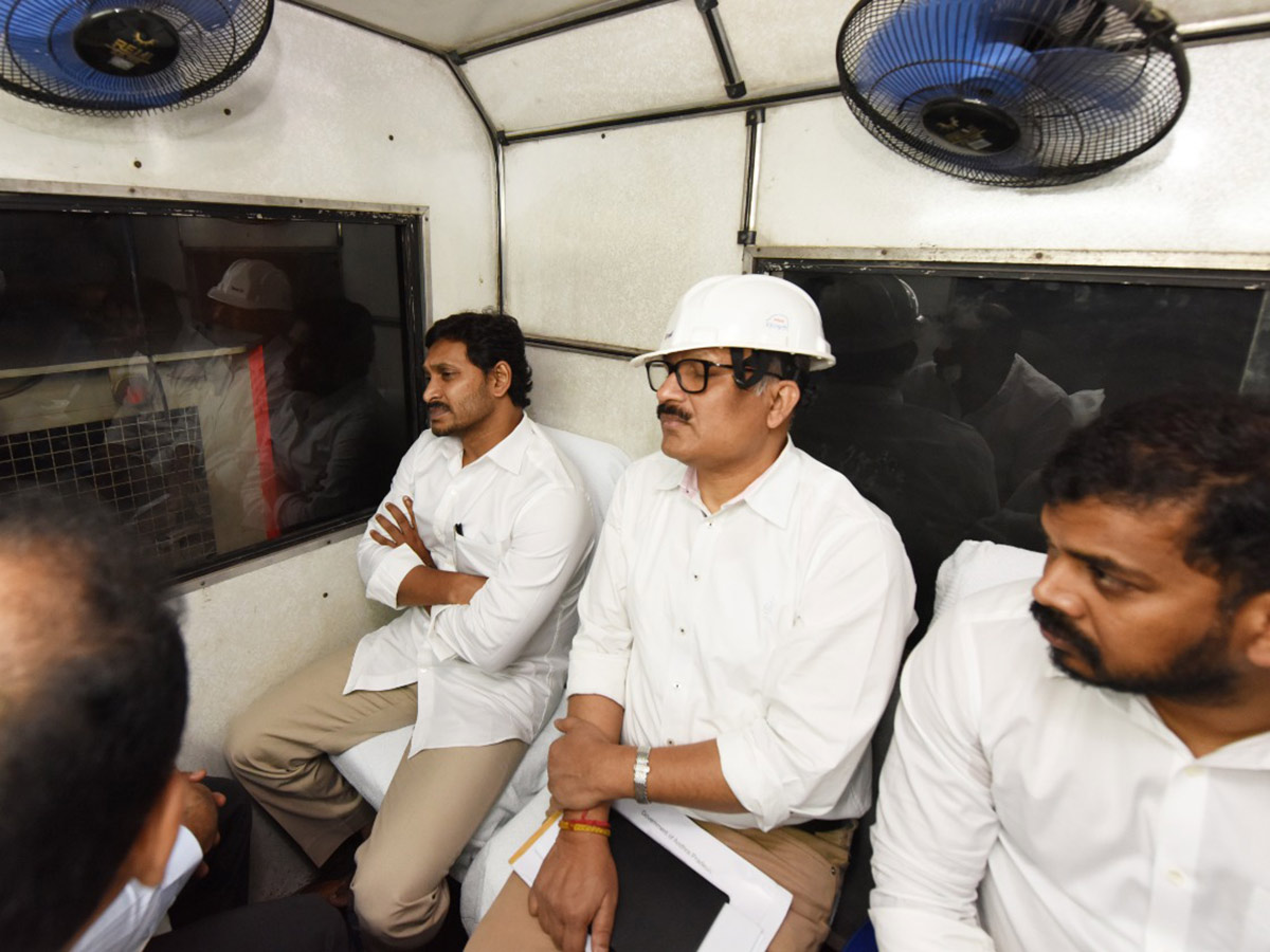 CM Jagan Inspects Veligonda Project at Prakasam Photo Gallery - Sakshi