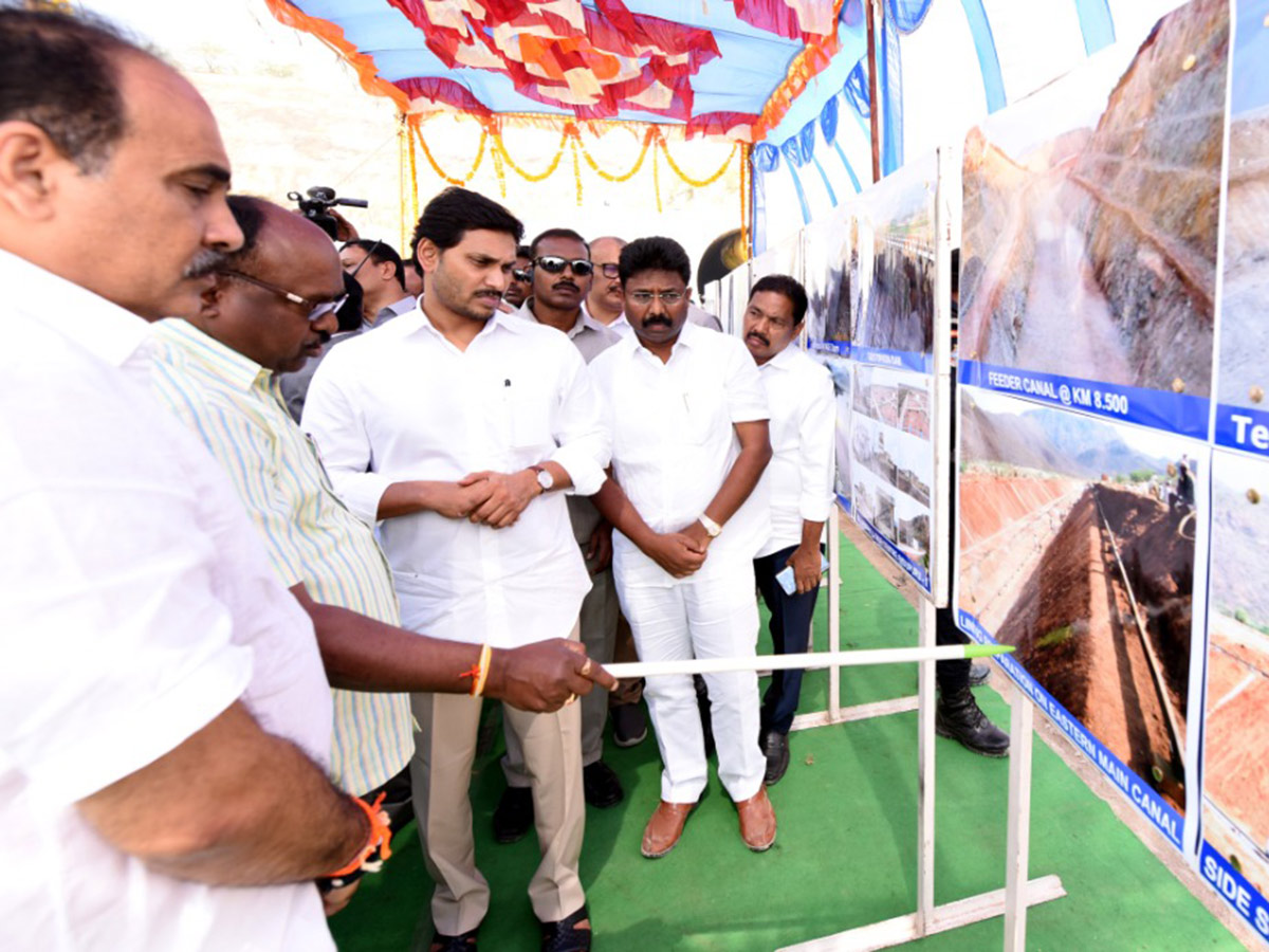 CM Jagan Inspects Veligonda Project at Prakasam Photo Gallery - Sakshi