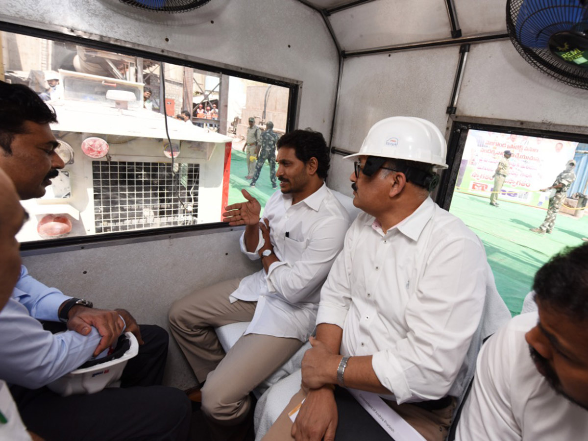 CM Jagan Inspects Veligonda Project at Prakasam Photo Gallery - Sakshi