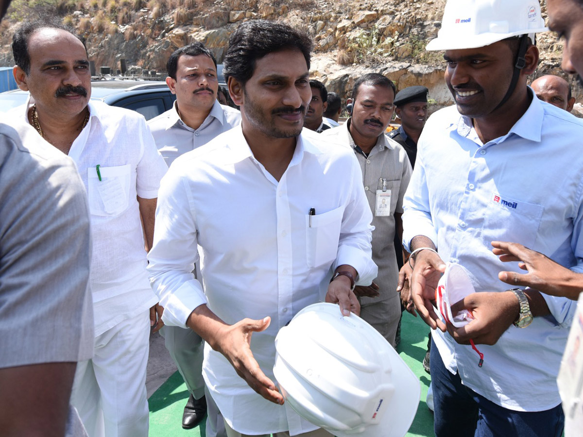 CM Jagan Inspects Veligonda Project at Prakasam Photo Gallery - Sakshi