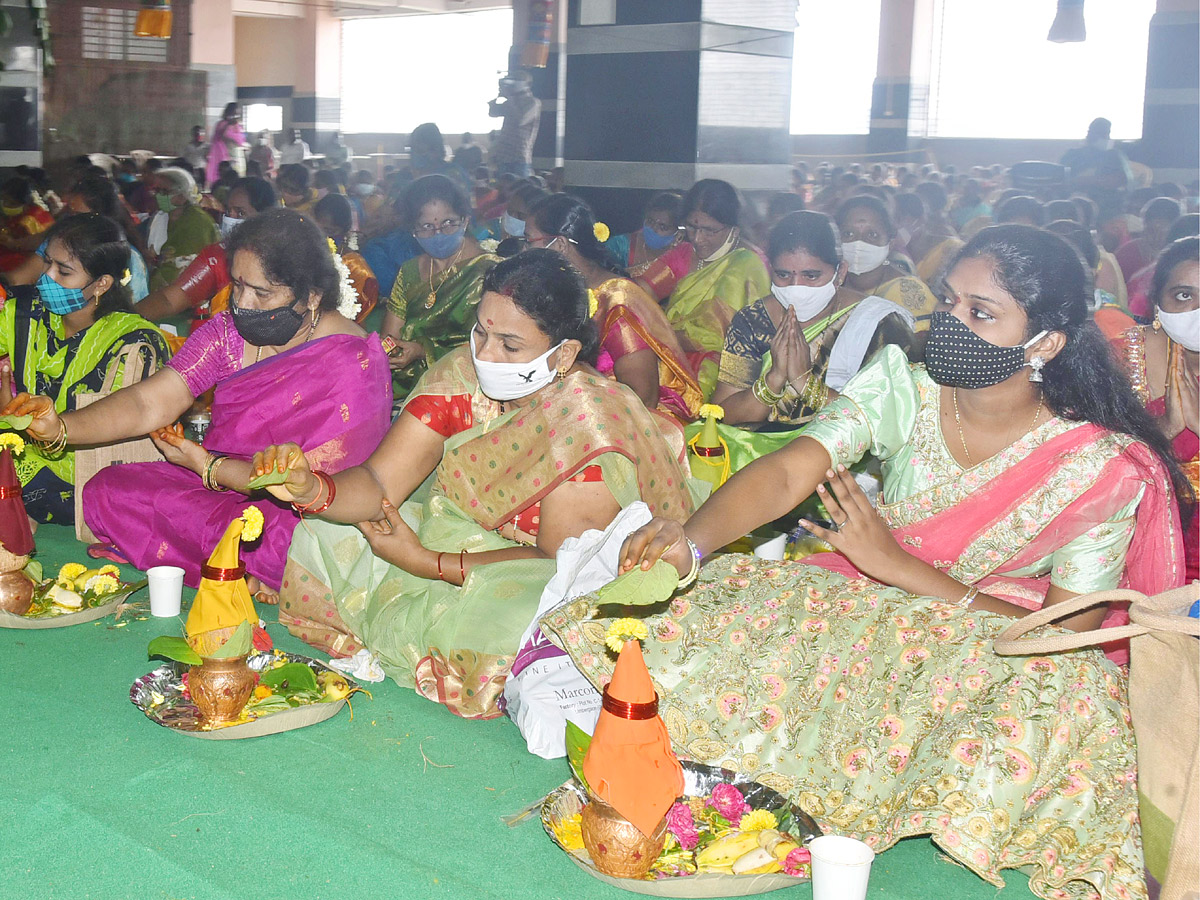 Devotees Rush On The Occasion Of Sravana Masam in Indrakeeladri - Sakshi