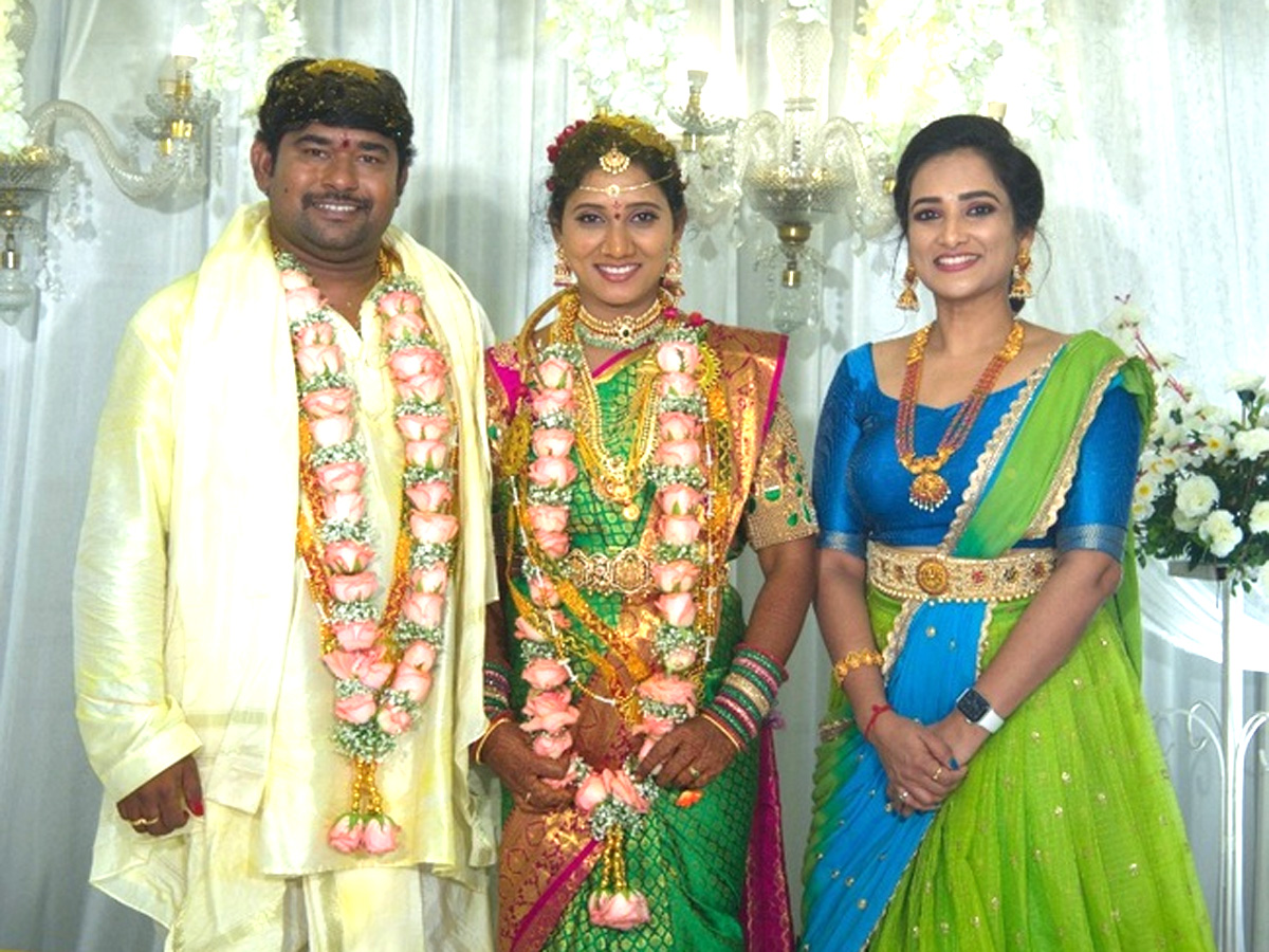 Icon Star AlluArjun Attend Eluruseenu's wedding Photo Gallery - Sakshi