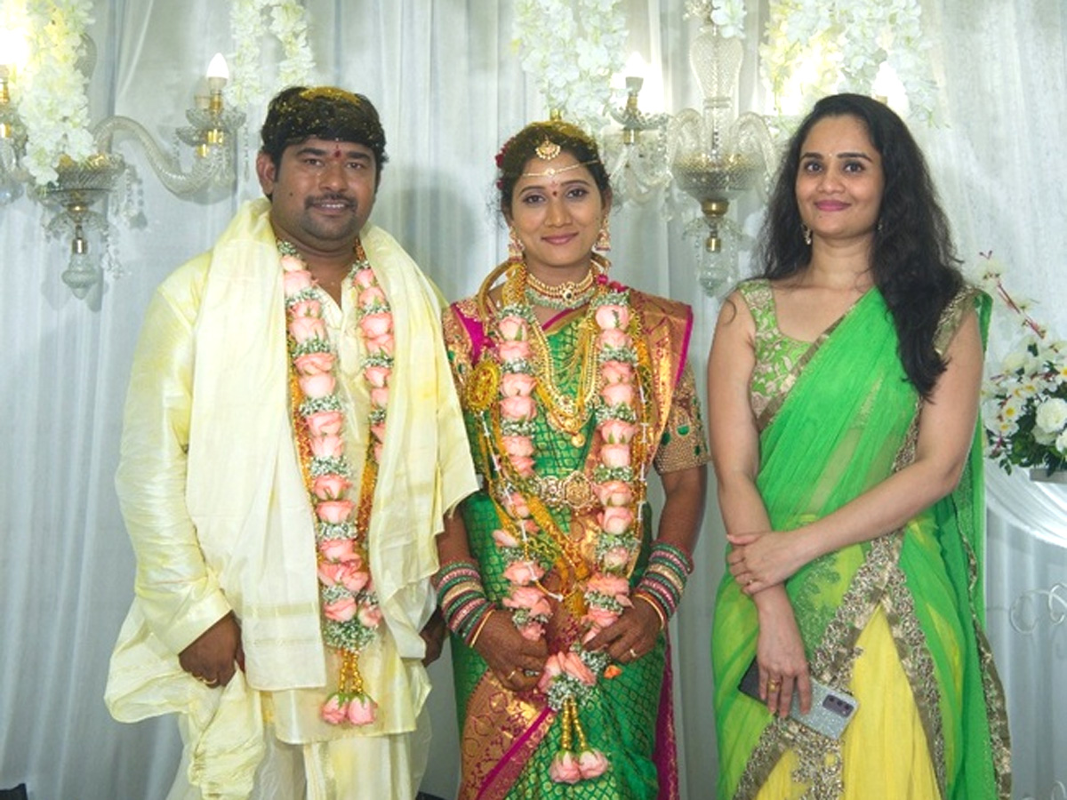 Icon Star AlluArjun Attend Eluruseenu's wedding Photo Gallery - Sakshi