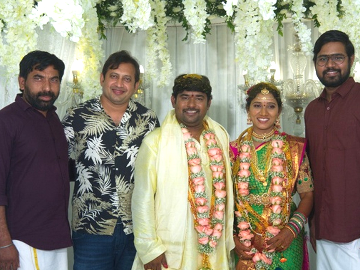 Icon Star AlluArjun Attend Eluruseenu's wedding Photo Gallery - Sakshi