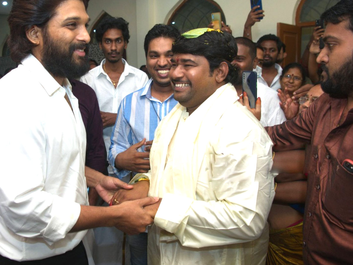 Icon Star AlluArjun Attend Eluruseenu's wedding Photo Gallery - Sakshi