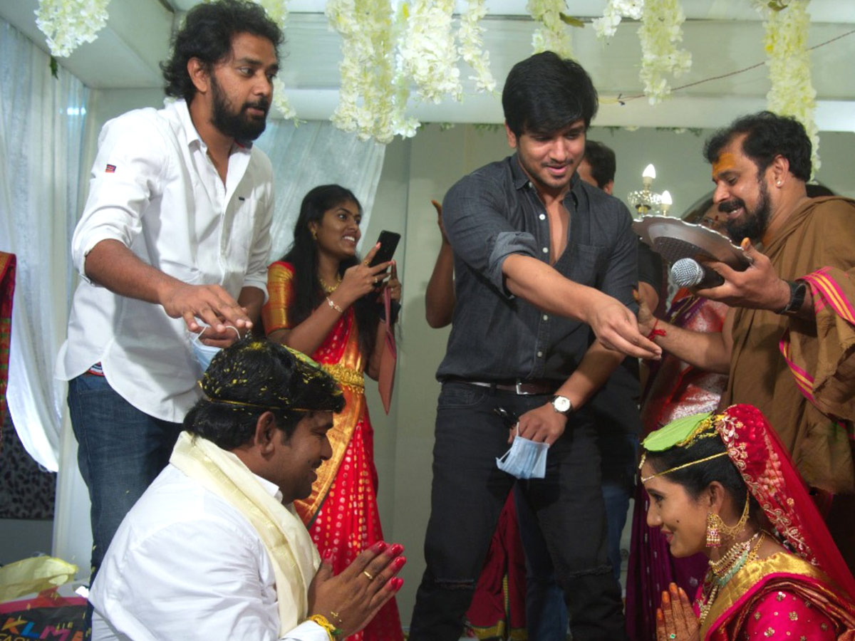 Icon Star AlluArjun Attend Eluruseenu's wedding Photo Gallery - Sakshi