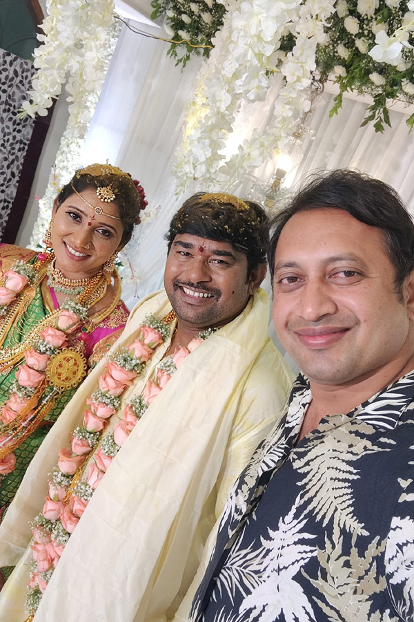 Icon Star AlluArjun Attend Eluruseenu's wedding Photo Gallery - Sakshi