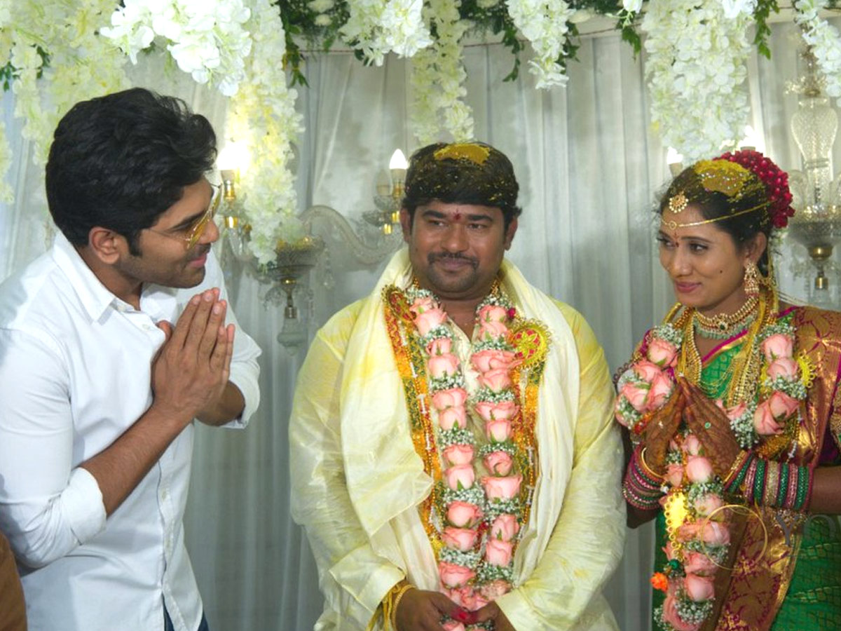 Icon Star AlluArjun Attend Eluruseenu's wedding Photo Gallery - Sakshi