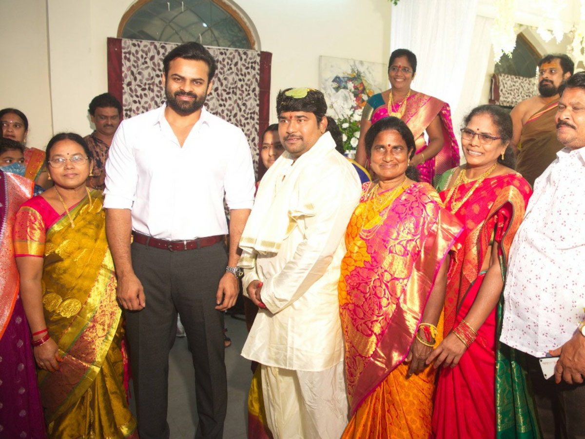 Icon Star AlluArjun Attend Eluruseenu's wedding Photo Gallery - Sakshi