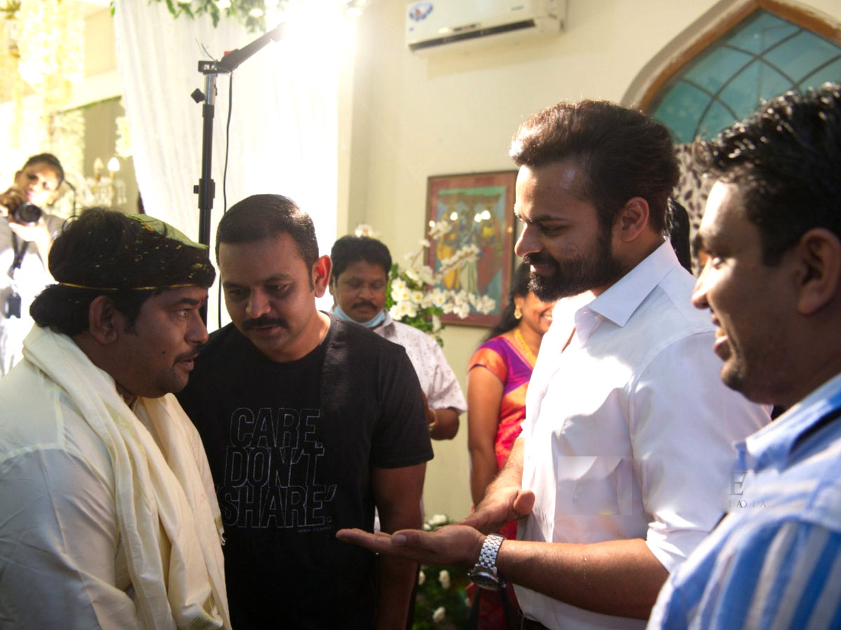 Icon Star AlluArjun Attend Eluruseenu's wedding Photo Gallery - Sakshi