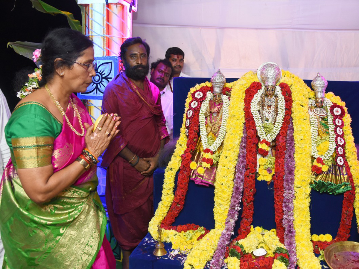 Dasara Sharan navaratri Celebrations At Kanaka Durga Temple - Sakshi