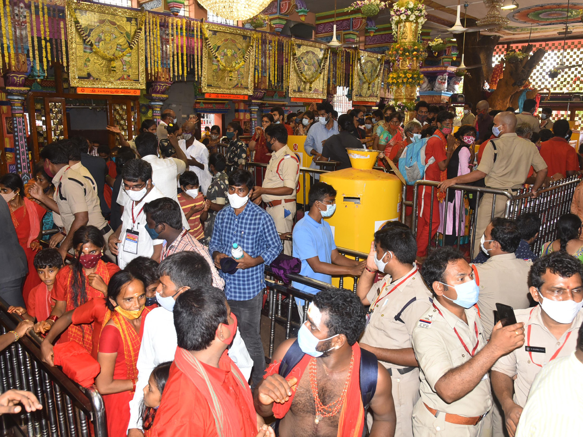 Dasara Sharan navaratri Celebrations At Kanaka Durga Temple - Sakshi