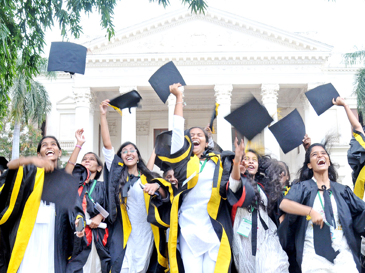 16th Graduation Ceremony Koti Womens College Photo Gallery - Sakshi