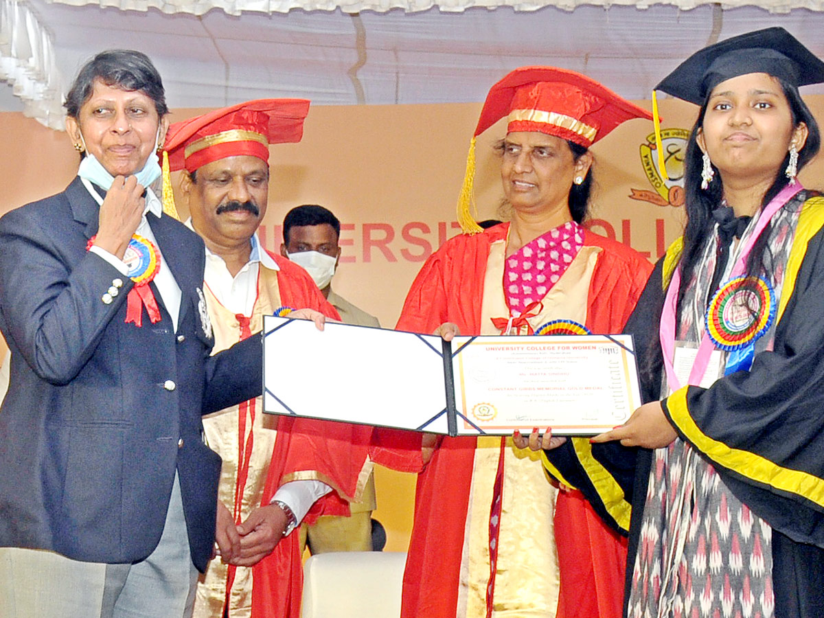 16th Graduation Ceremony Koti Womens College Photo Gallery - Sakshi