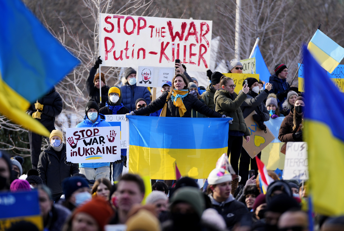Worldwide Protests Against Putin After Russia Invasion - Sakshi
