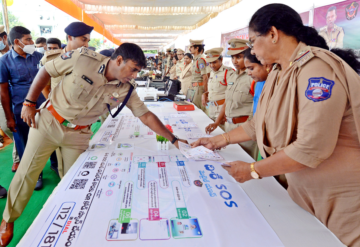 Commemoration Week of Police Martyrs at Vijayawada - Sakshi