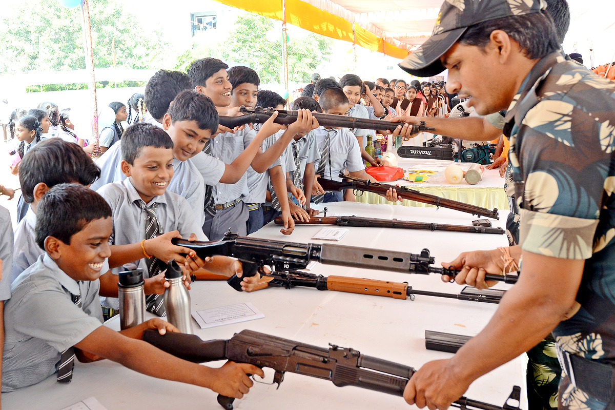 Commemoration Week of Police Martyrs at Vijayawada - Sakshi