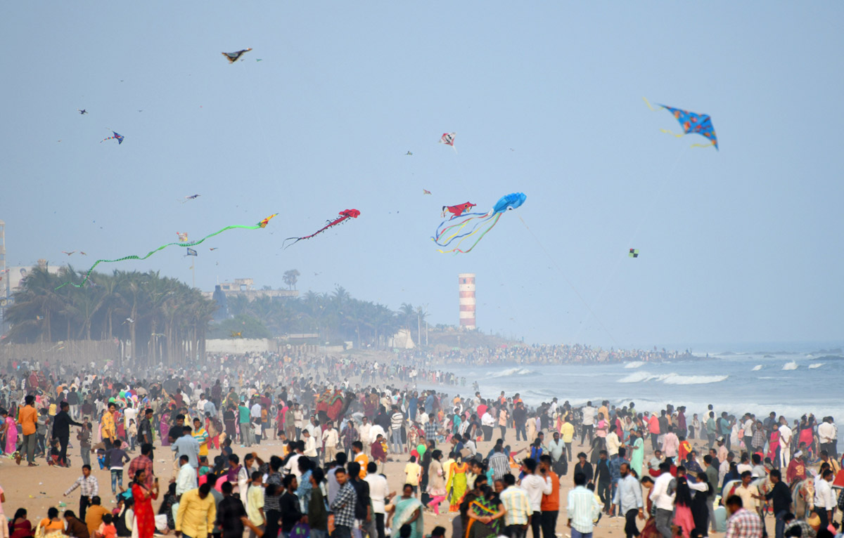 Sankranti : Kite Feastival Attracts People At Vizag Beach Road - Sakshi