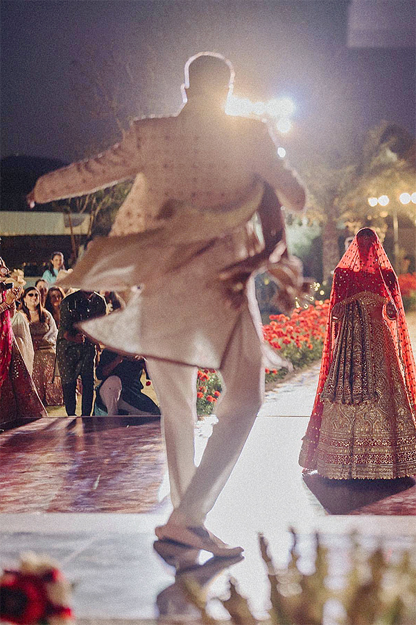 Hardik Pandya Shares New Images After Renewing Wedding Pics - Sakshi