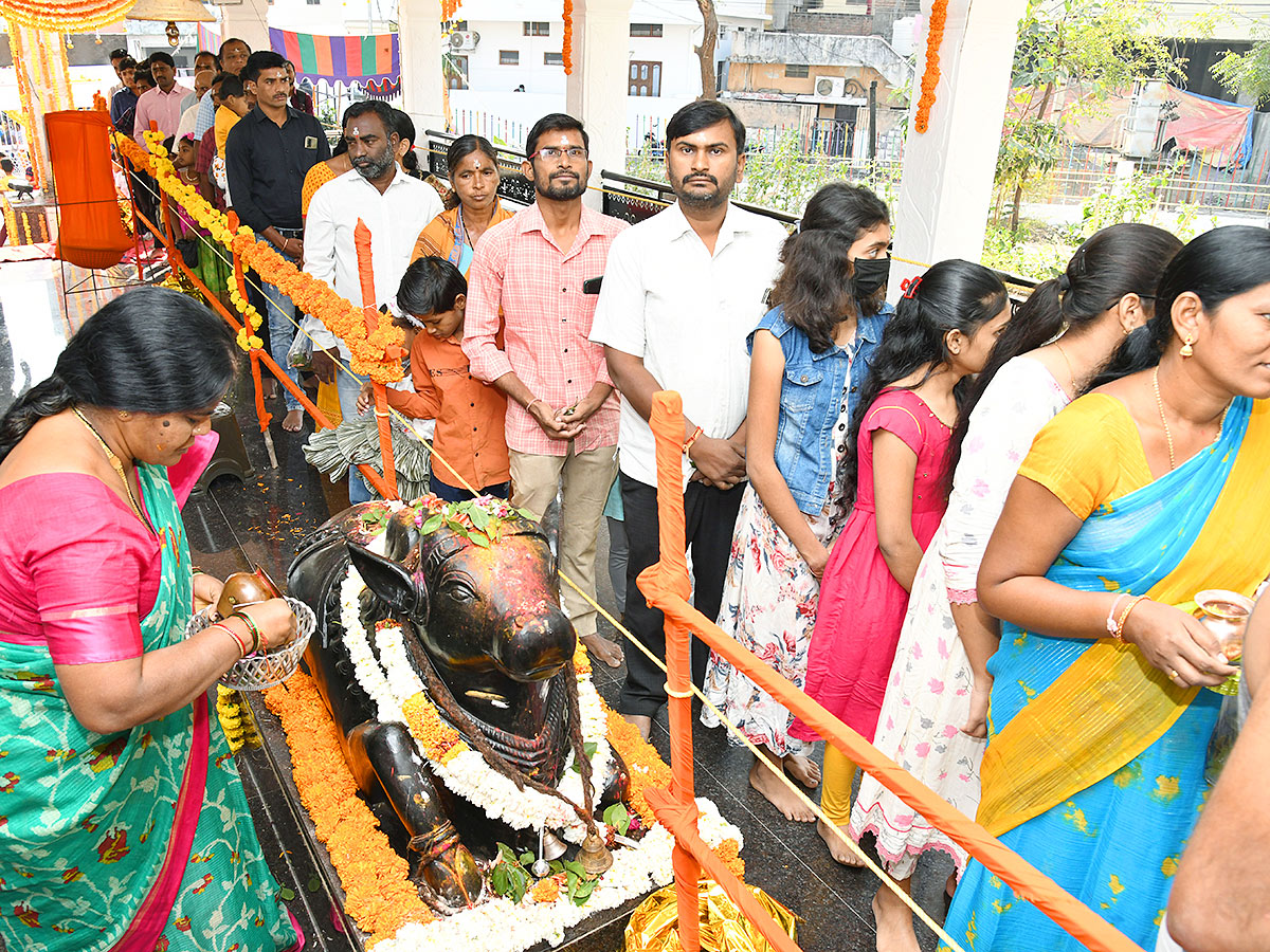 Mahashivratri 2023 Celebrations Telugu states - Sakshi