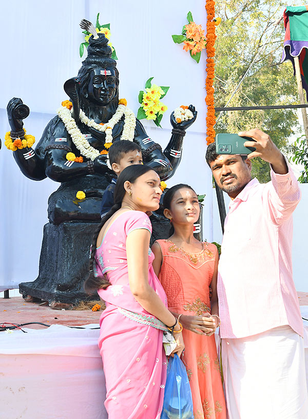 Mahashivratri 2023 Celebrations Telugu states - Sakshi