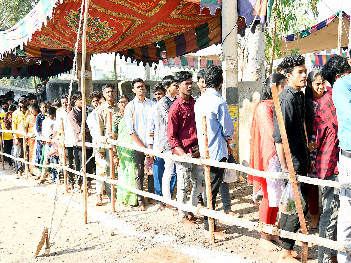 Mahashivratri 2023 Celebrations Telugu states - Sakshi