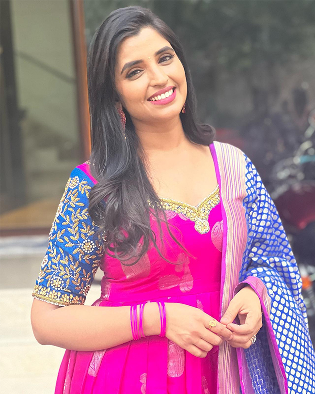 Telugu Anchor Shyamala Saree Stills - Sakshi