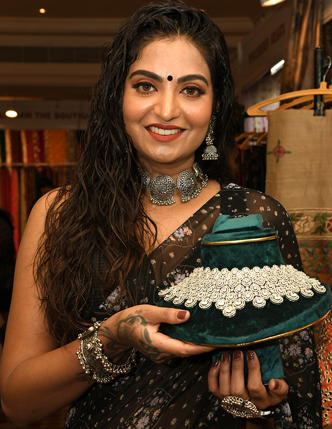 Models in sutra exhibition pics - Sakshi