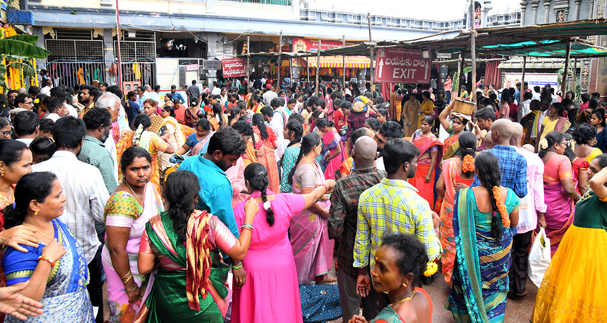 Sravana masam festivities begin today in Vijayawada - Sakshi