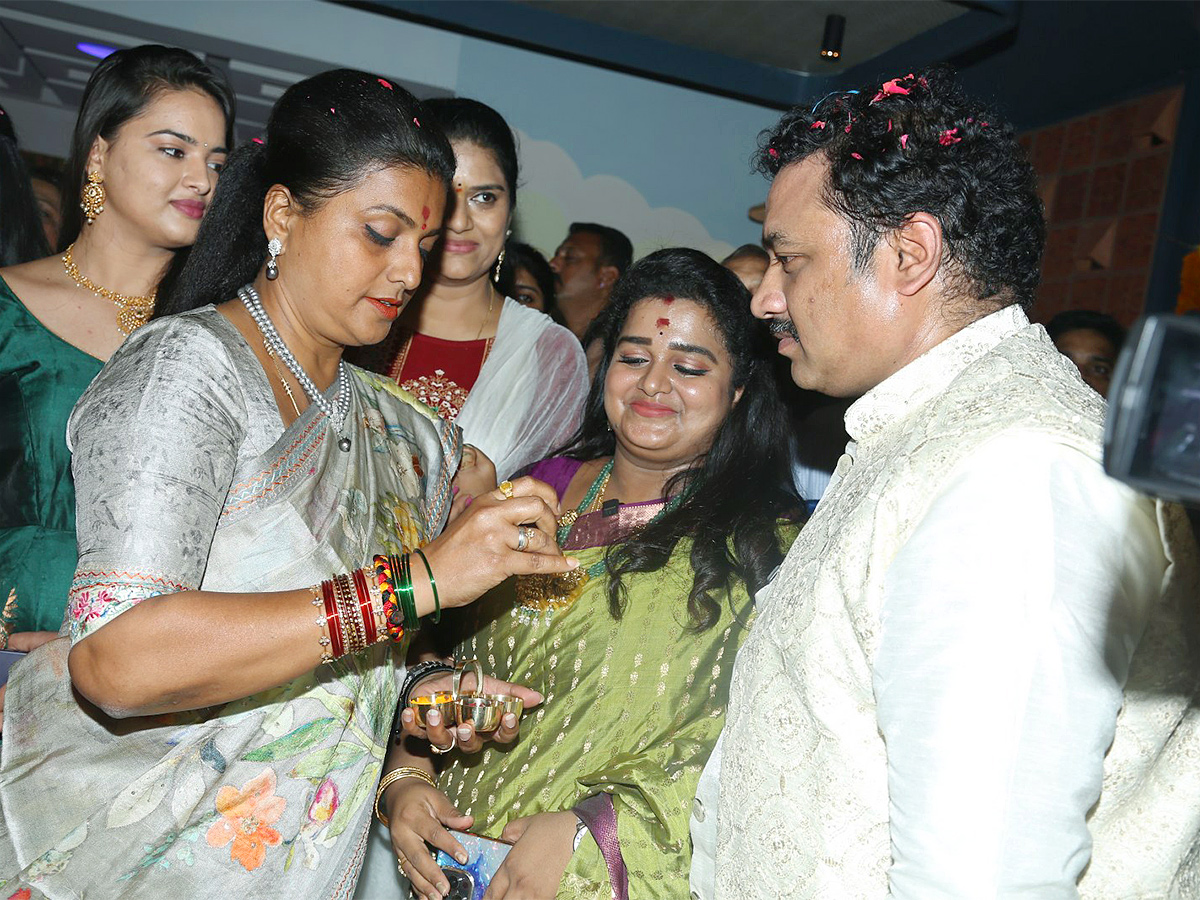 Roja Launches Mee Kadupuninda Restaurant Photos - Sakshi