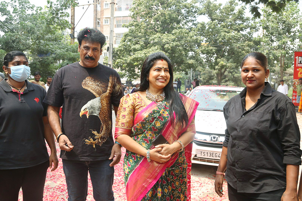 Roja Launches Mee Kadupuninda Restaurant Photos - Sakshi