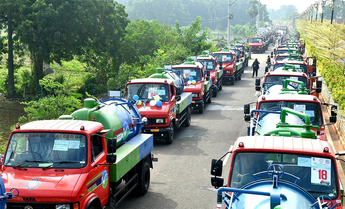 CM YS Jagan started cleaning Vehicles In AP - Sakshi