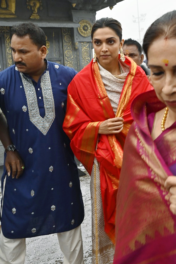 Bollywood Actress Deepika Padukone Visits Tirumala Photos - Sakshi