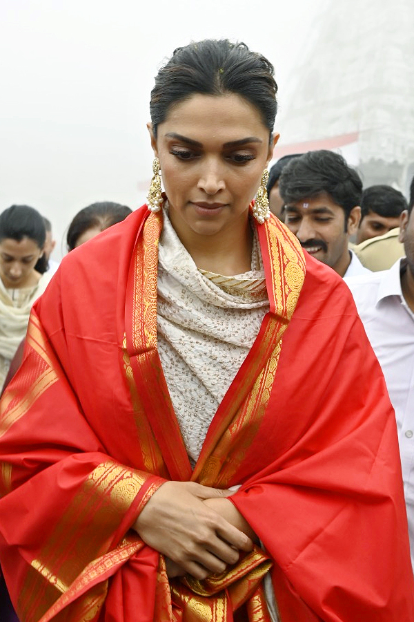 Bollywood Actress Deepika Padukone Visits Tirumala Photos - Sakshi