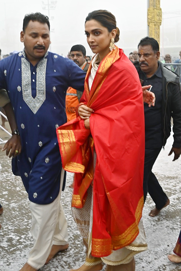 Bollywood Actress Deepika Padukone Visits Tirumala Photos - Sakshi