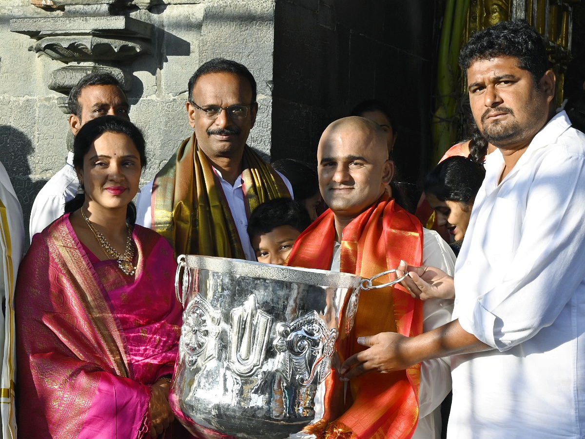  6.7 KGS silver was presented to Tirumala Temple Photos - Sakshi