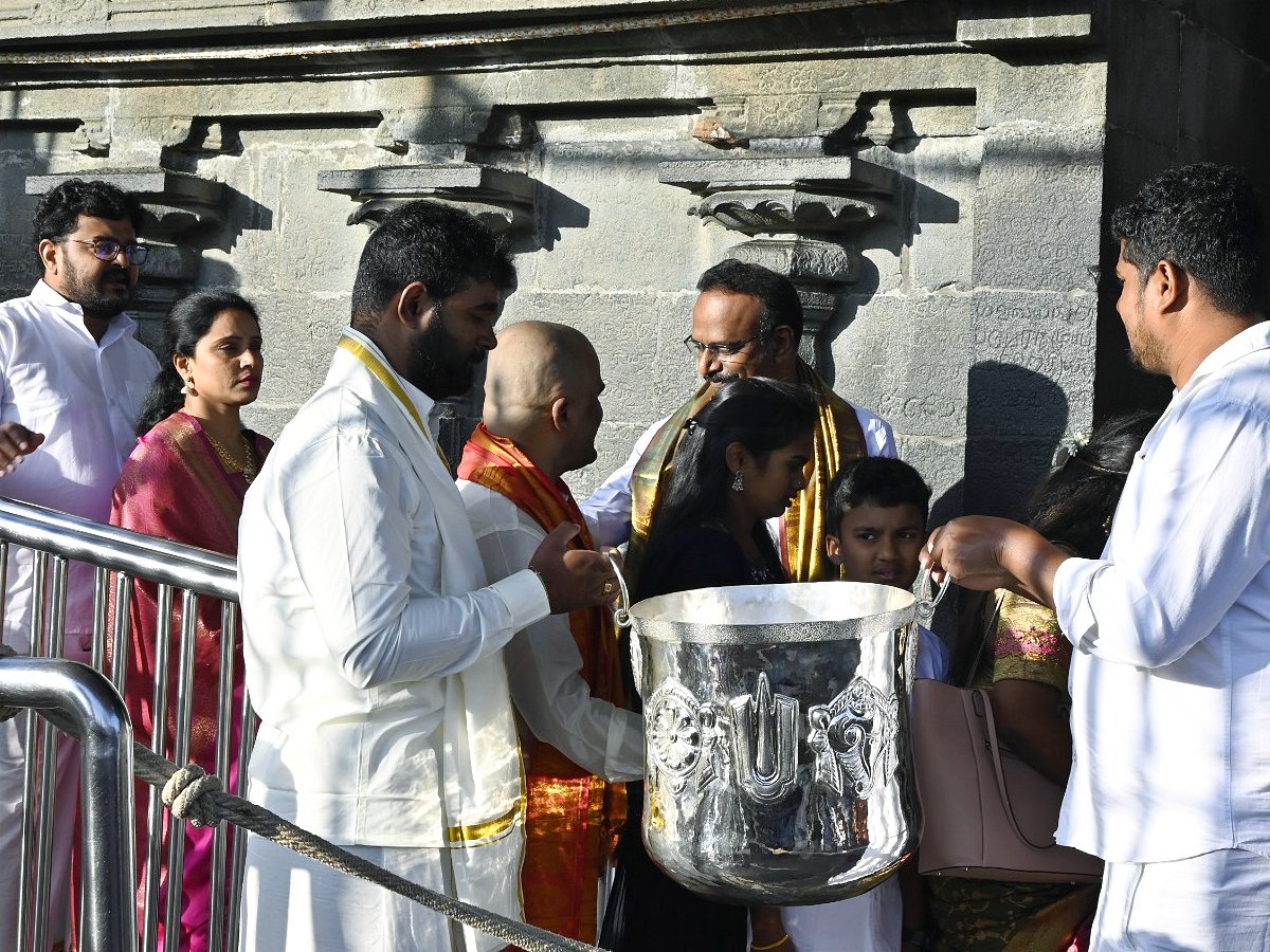  6.7 KGS silver was presented to Tirumala Temple Photos - Sakshi