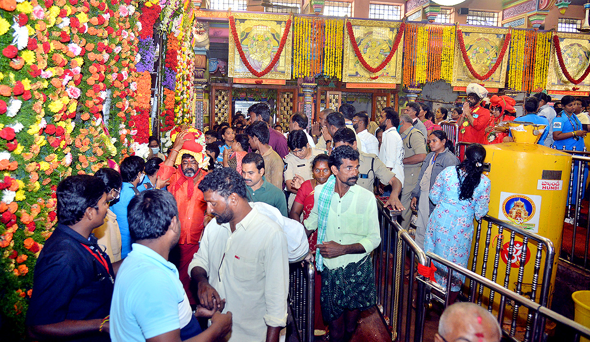 Bhavani Deeksha Viramana in Vijayawada Durga Temple Photos - Sakshi