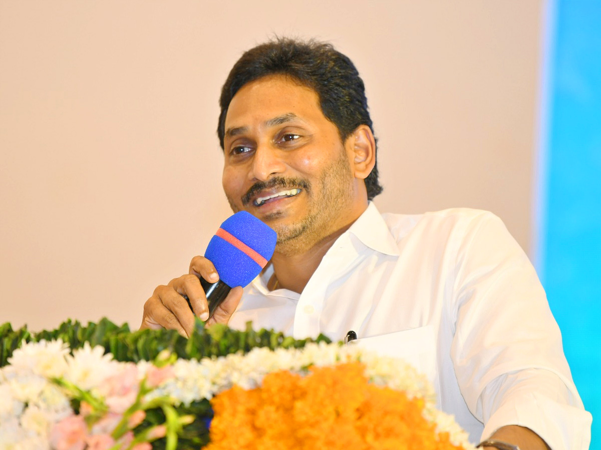 CM Jagan Holds Key Meeting With YSRCP Leaders in Mangalagiri Photos - Sakshi