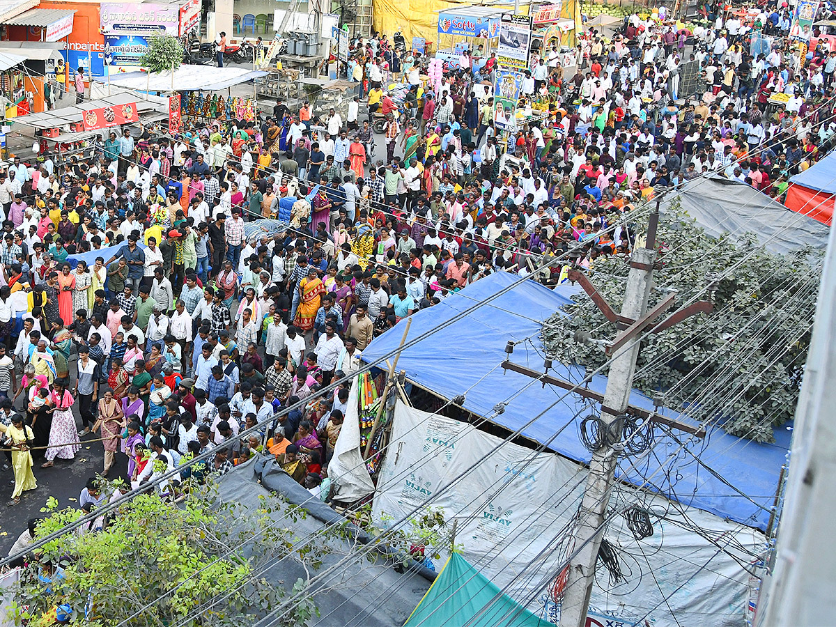 Vuyyuru Veeramma Talli Temple Pics - Sakshi24