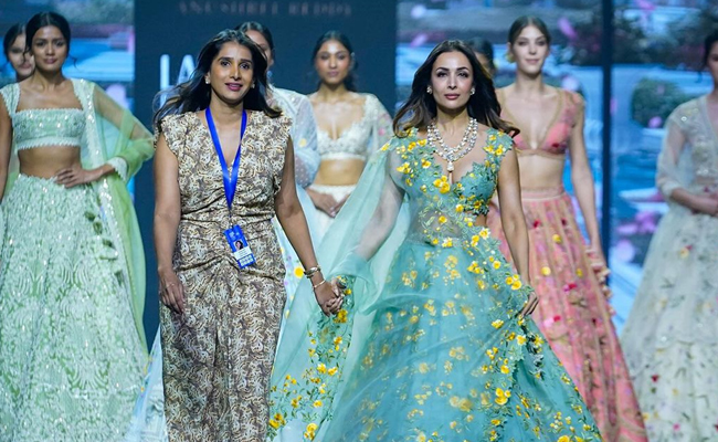 Lakme Fashion Week 2024 popular models photos goes viral - Sakshi