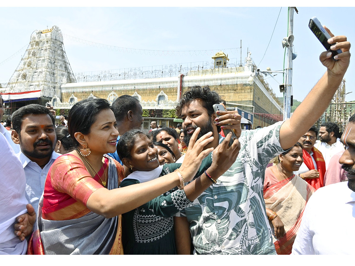 Tollywood Celebrities Special Prayers At Tirumala Tirupati Photos - Sakshi