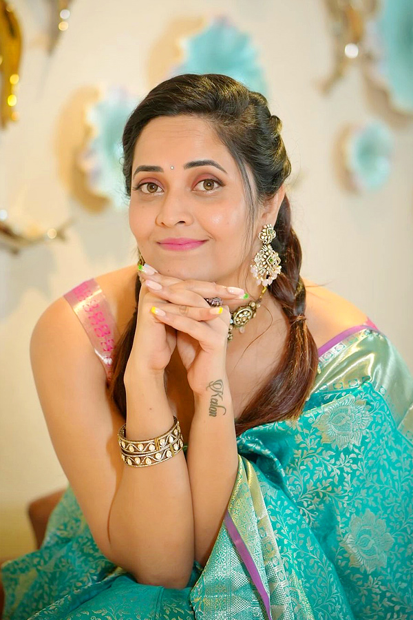 Anasuya Bharadwaj Stunning Saree Looks Photos - Sakshi