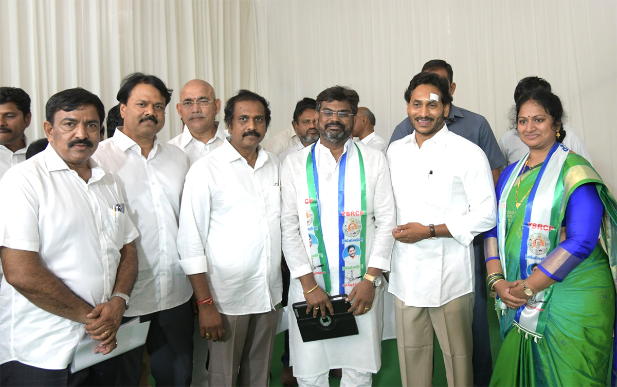 Tdp And Janasena Leaders Joins Ysrcp - Sakshi